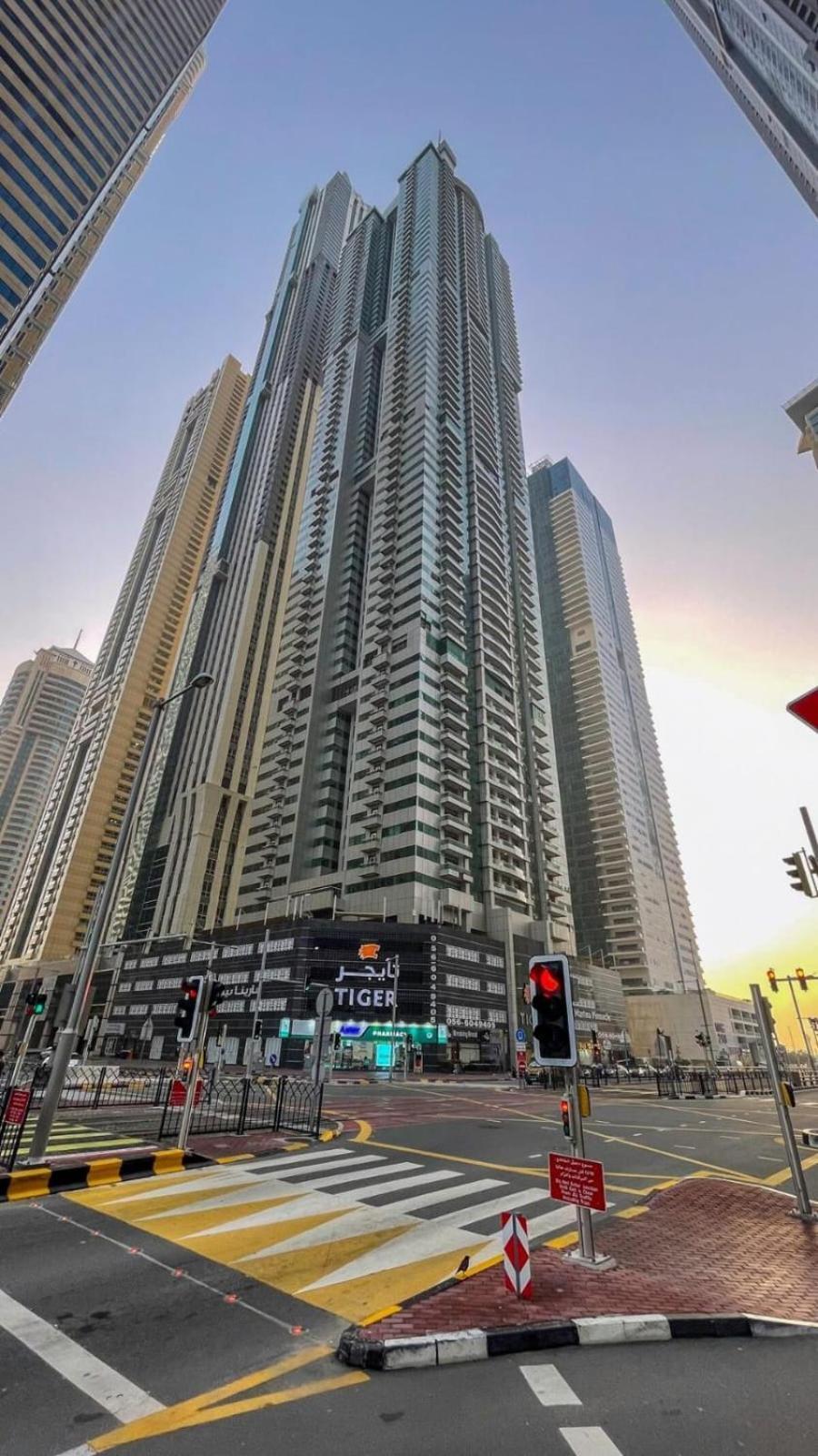 High Floor With City Skyline & Burj Khalifa View 3 Bedroom Unit Marina Dubái Exterior foto